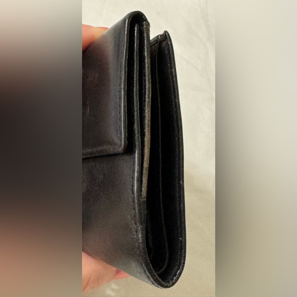 Gucci Black Leather Bi-fold Wallet with G clasp - Picture 7 of 9